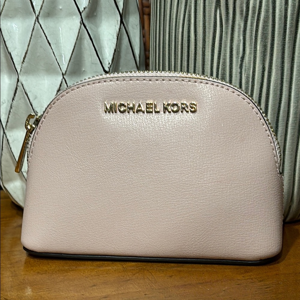 Michael Kors Cindy Pale Pink Leather Dome Makeup Bag Travel Pouch